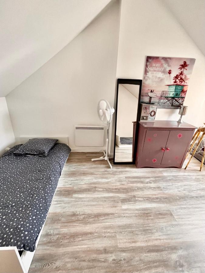 Charmante Maison Au Coeur De ヴィレルヴィル エクステリア 写真